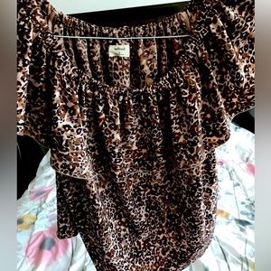 Wilfred top. Never worn and can be worn off the shoulders.